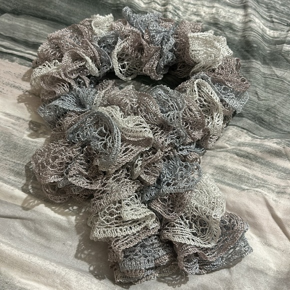 Knit lace ruffled scarf gray mauve white sparkle handmade ππ - Picture 8 of 8